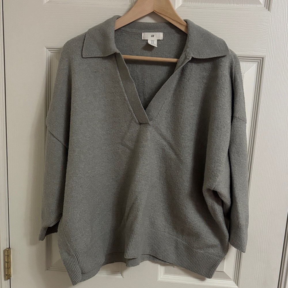 H&M Women's V-Neck Sweater in Gray